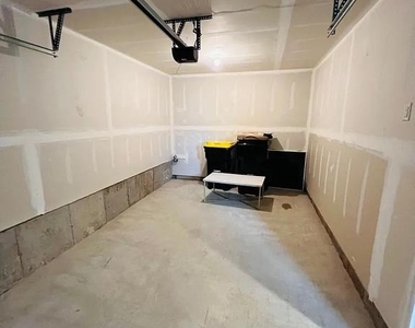 902 Magnolia Lane - Photo Thumbnail 3