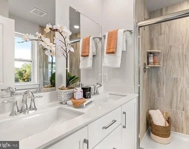 727 Peony Lane - Photo Thumbnail 16