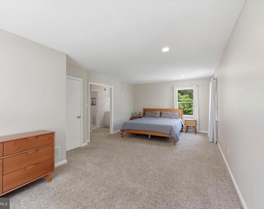 615 W Rosedale Avenue - Photo Thumbnail 17