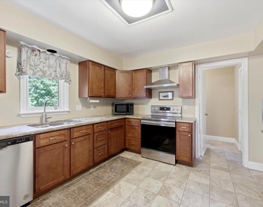 615 W Rosedale Avenue - Photo Thumbnail 6