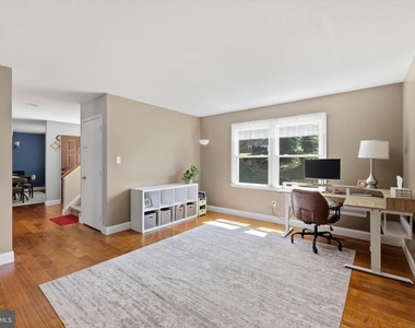 615 W Rosedale Avenue - Photo Thumbnail 2