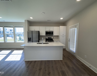 836 Pryor Street - Photo Thumbnail 4