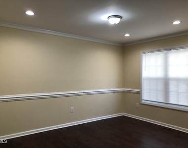 814 Bristol Blue Street - Photo Thumbnail 10