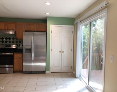 814 Bristol Blue Street - Photo Thumbnail 6