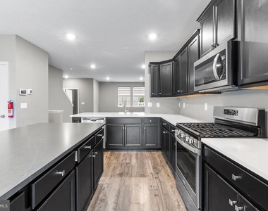 62 Rome Way - Photo Thumbnail 5