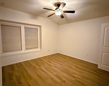 12821 Stoney Ridge Bnd - Photo Thumbnail 18