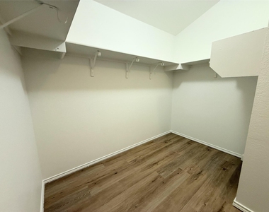 12821 Stoney Ridge Bnd - Photo Thumbnail 15