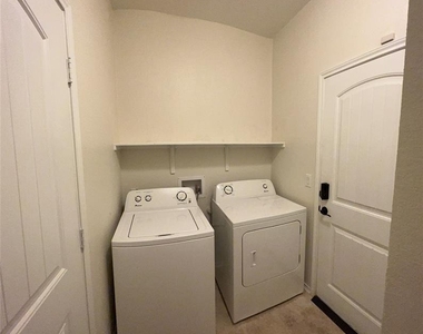 12821 Stoney Ridge Bnd - Photo Thumbnail 15