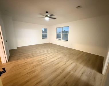 12821 Stoney Ridge Bnd - Photo Thumbnail 16