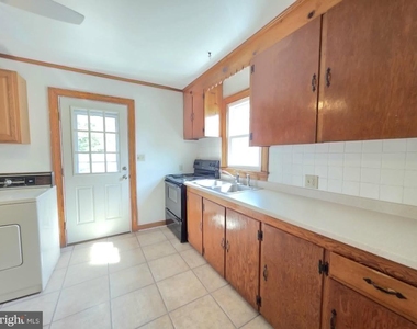 1017 Tyler Avenue - Photo Thumbnail 11