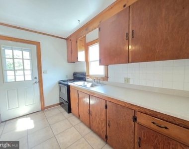 1017 Tyler Avenue - Photo Thumbnail 10