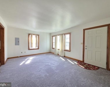 1017 Tyler Avenue - Photo Thumbnail 4