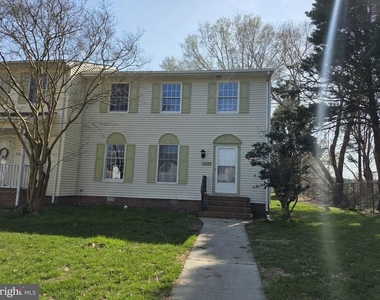 830 Larch Way - Photo Thumbnail 3