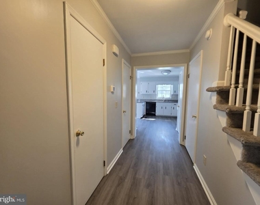 830 Larch Way - Photo Thumbnail 4