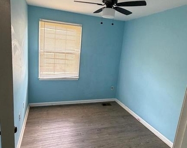 14818 Belle Ami Drive - Photo Thumbnail 15