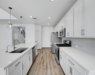 6411 Velvet Leaf Ln - Photo Thumbnail 10