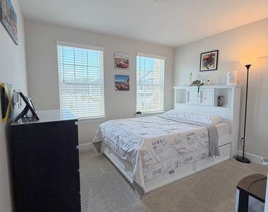 10802 Foxtrot Circle - Photo Thumbnail 8