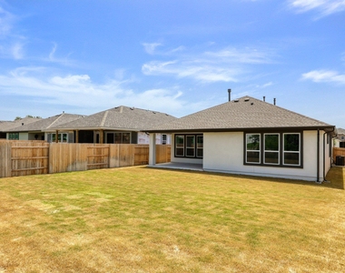 182 Yarbrough Dr - Photo Thumbnail 26