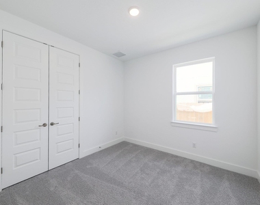 182 Yarbrough Dr - Photo Thumbnail 17