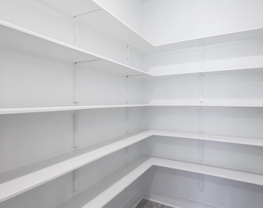 182 Yarbrough Dr - Photo Thumbnail 9