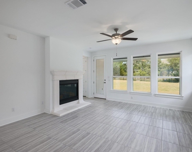 182 Yarbrough Dr - Photo Thumbnail 3