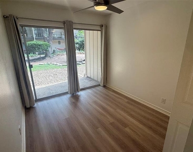 500 E Riverside Dr - Photo Thumbnail 13