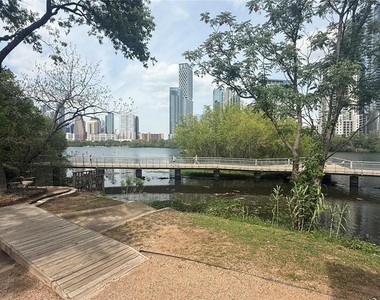 500 E Riverside Dr - Photo Thumbnail 24