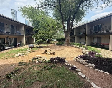 500 E Riverside Dr - Photo Thumbnail 19