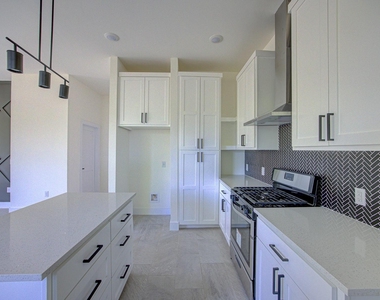 2005 Uphill Ln - Photo Thumbnail 9