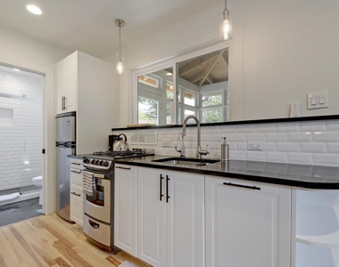 4518 Red River St - Photo Thumbnail 4