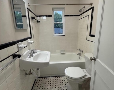 704 Washington Avenue - Photo Thumbnail 3