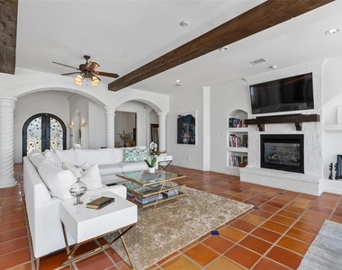4922 Hidden Creek Ln - Photo Thumbnail 5