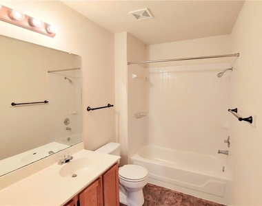 1101 Wood Creek Dr - Photo Thumbnail 13