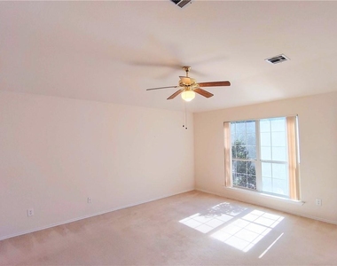 1101 Wood Creek Dr - Photo Thumbnail 14