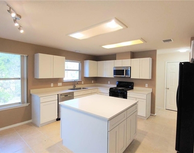 1101 Wood Creek Dr - Photo Thumbnail 2