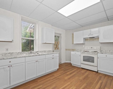 118 Independence Street - Photo Thumbnail 2