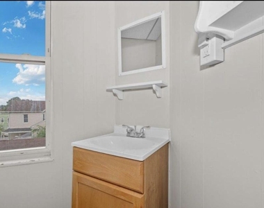 118 Independence Street - Photo Thumbnail 4