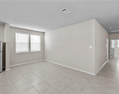 124 Fabion St - Photo Thumbnail 7