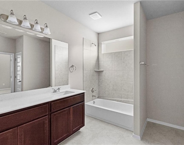 124 Fabion St - Photo Thumbnail 3
