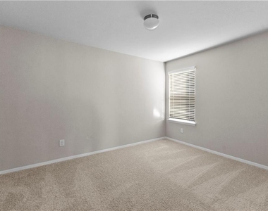 124 Fabion St - Photo Thumbnail 14