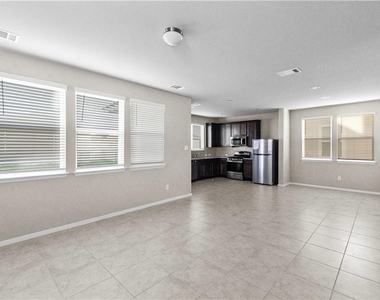 124 Fabion St - Photo Thumbnail 5