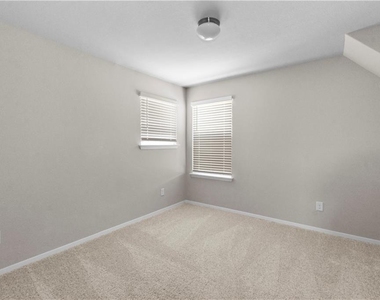 124 Fabion St - Photo Thumbnail 13