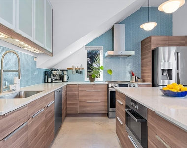 5900 Ventus St - Photo Thumbnail 7