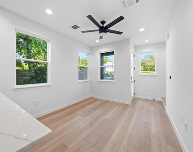 2212 Yellow Jacket Ln - Photo Thumbnail 5
