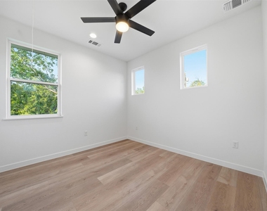 2212 Yellow Jacket Ln - Photo Thumbnail 15
