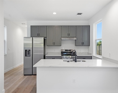 2212 Yellow Jacket Ln - Photo Thumbnail 9