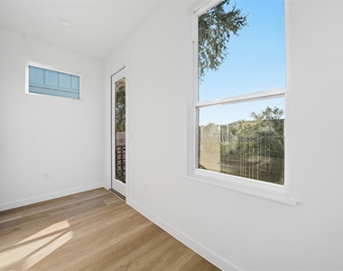 2212 Yellow Jacket Ln - Photo Thumbnail 12
