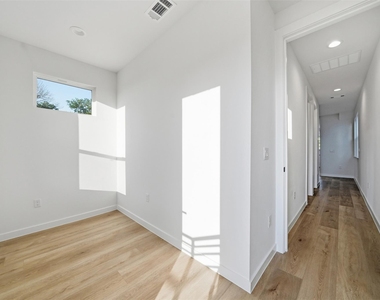 2212 Yellow Jacket Ln - Photo Thumbnail 17
