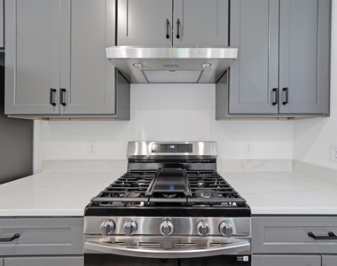 2212 Yellow Jacket Ln - Photo Thumbnail 10