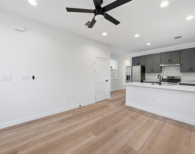 2212 Yellow Jacket Ln - Photo Thumbnail 6